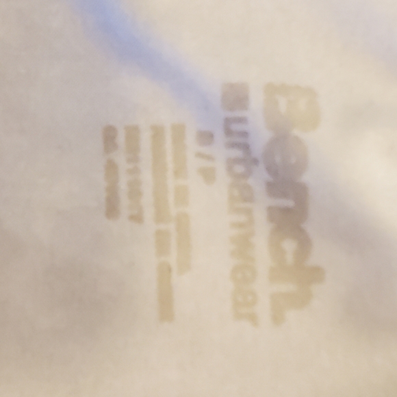 Bench tank top, size small /medium - Picture 4 of 4